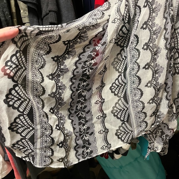 Candies scarf NWOT - Picture 3 of 3